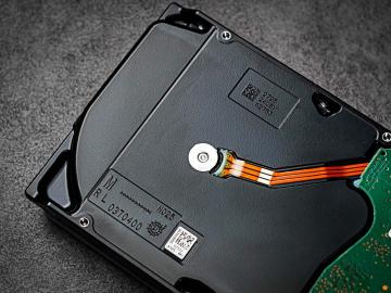 希捷 银河Exos M 30TB企业级硬盘评测 无惧AI数据爆发增长