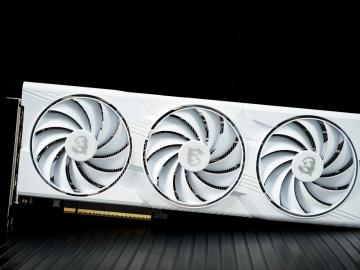 微星 RTX 5070 白龙爵PLUS 纯白2K 京东自营今日特惠到手5599元