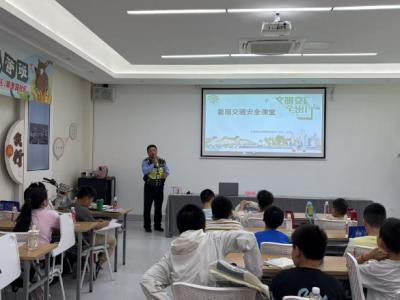 守护暑期出行安全 江苏南通交警携手九号电动车在暑托班开讲“交通安全课”