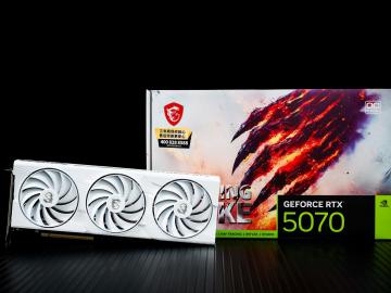 纯白信仰，性能猛兽！微星 RTX5070 白龙爵PLUS评测：2K游戏新王者，DLSS 4加持下的全能战士