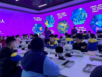 沧州运河区科技馆打造人工智能教育新样板：携手50余校开展AI研学，元萝卜成亮点