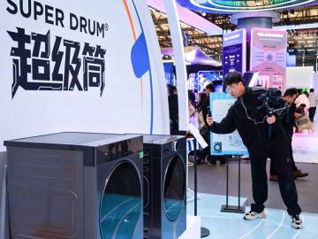 TCL实业AWE 2026焕新打造品牌活力乐园，“屏显+AI”让智慧生活触手可及