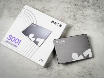 老电脑的“回春丹”！致态 小翼S001固态硬盘评测：花小钱办大事，体验飙升的秘密