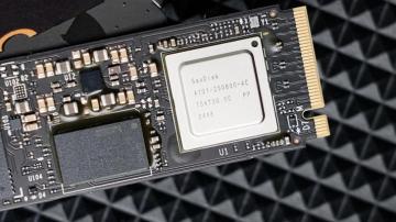 闪迪 WD_BLACK SN8100固态硬盘最新评测 最快“黑盘”再刷PCIe5.0新记录