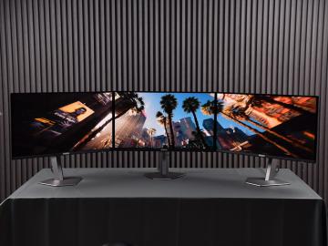 RTX 5090D会让3台AGON AG276QSD OLED电竞显示器玩崩吗？